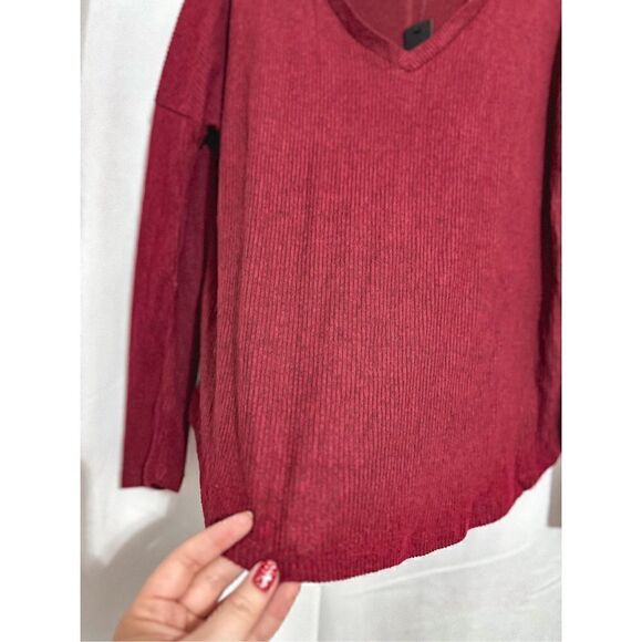 NWT Lulus super soft burgandy sweater - Picture 6 of 7